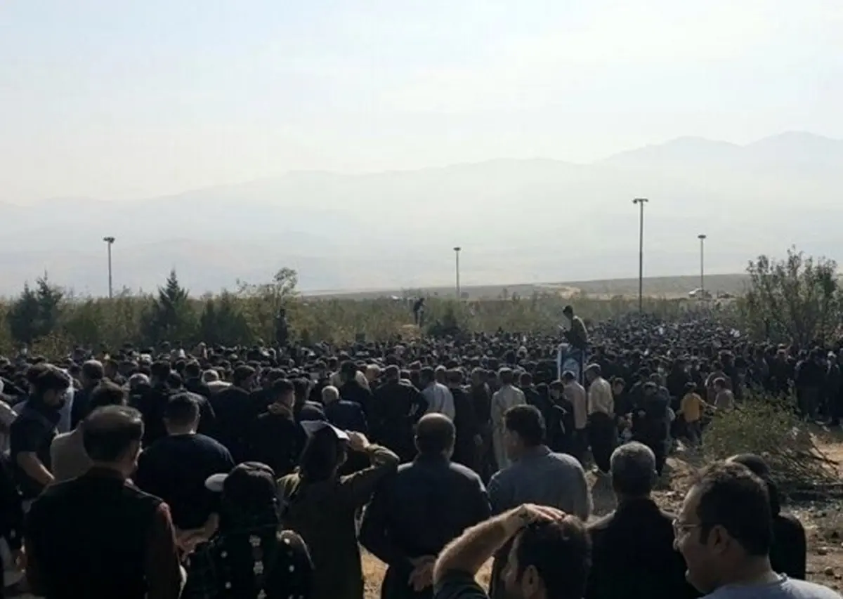 گزارشی از حضور مردم در آرامستان سقز در روز چهلم مهسا امینی