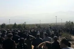 گزارشی از حضور مردم در آرامستان سقز در روز چهلم مهسا امینی