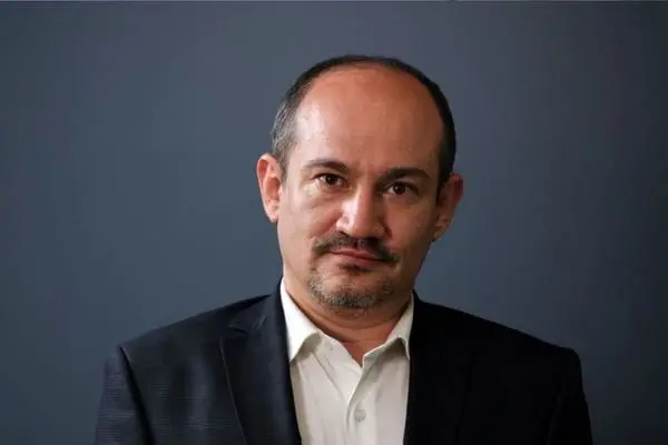 رحیم صفوی : 10 برابر چیزی که هستیم حرف می‌زنیم