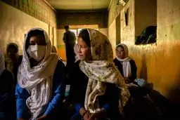 جلوگیری طالبان از ورود دختران روسری رنگی به دانشگاه!