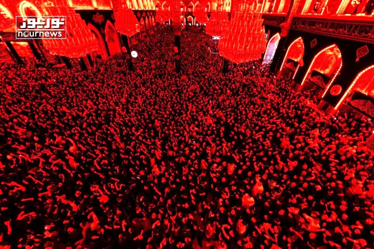 مرثیه‌سرایی دیدنی در حرم مطهر امام حسین (ع)