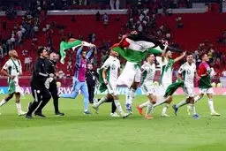 جشن قهرمانی الجزایر با پرچم فلسطین