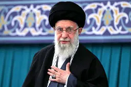 دیدار شرکت‌کنندگان در مسابقات بین‌المللی قرآن با رهبر انقلاب