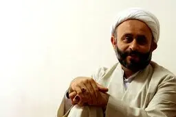 نقویان: استادان به درد بخور را بیرون بریزید، در و دیوار دانشگاه که ارزشی ندارد