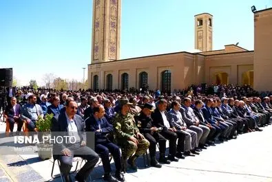 اکبر اعتماد