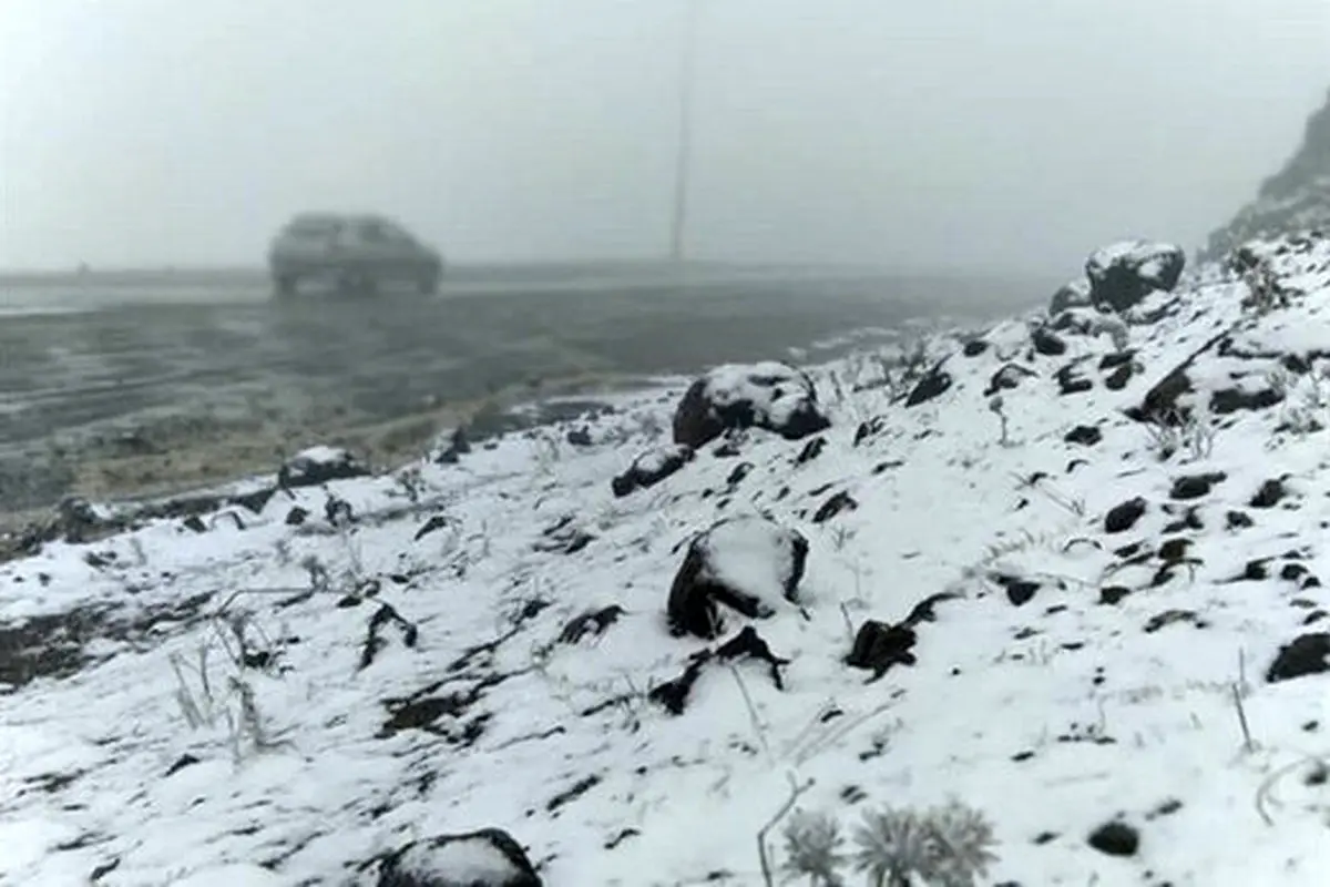  اولین برف پاییزی شمال غرب ایران را سفید پوش کرد