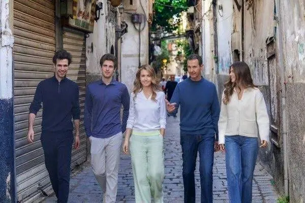 بشار اسد در مسکو طبابت می کند + عکس