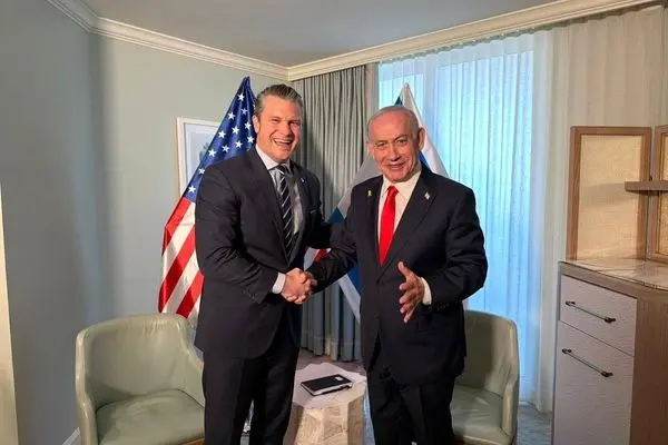 قهقهه نتانیاهو و وزیر جنگ آمریکا + عکس