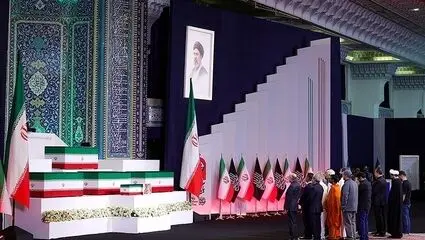 ادای احترام خانواده شهیدان نصرالله و مغنیه به پیکر رهبر شهید