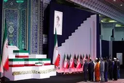 ادای احترام خانواده شهیدان نصرالله و مغنیه به پیکر رهبر شهید