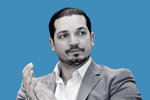 فرزند رامین حامی رضا پهلوی شد! + عکس