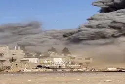 لحظه فرار دختربچه فلسطینی از ترس بمباران صهیونیست‌ها