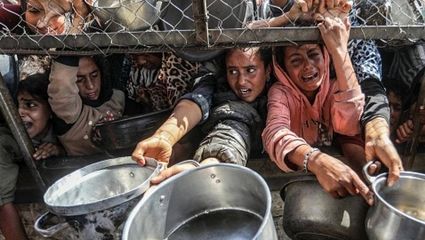 دلقک وقیح اسرائیلی و تمسخر گرسنگی مردم غزه 