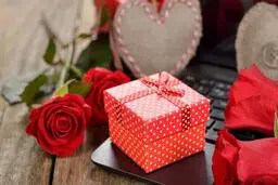 بهترین کادوهای عاشقانه برای جلب نظر آقایان!

