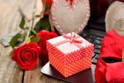 بهترین کادوهای عاشقانه برای جلب نظر آقایان!
