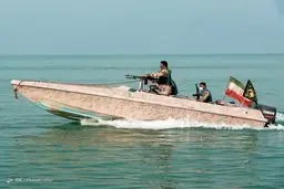 تعقب و گریز قایق‌های تندرو آمریکایی توسط سپاه