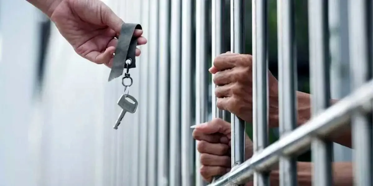 هفت محکوم ایرانی به زندان های ایران بازگشتند