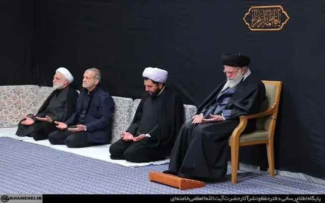 تصاویر رهبر انقلاب و پزشکیان در شب اول فاطمیه