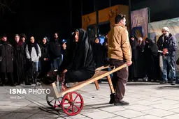 حال و هوای برج میلاد در ساعات اولیه جشنواره فیلم فجر