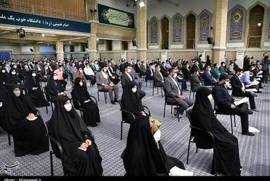 رهبر انقلاب دانشجویان