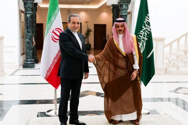 رایزنی عراقچی و وزیر خارجه عربستان در جده در آستانه سفر ترامپ