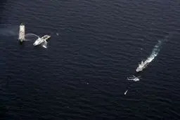 اجرای عملیات اطفای حریق توسط یگان‌های شناور ایران، چین و روسیه