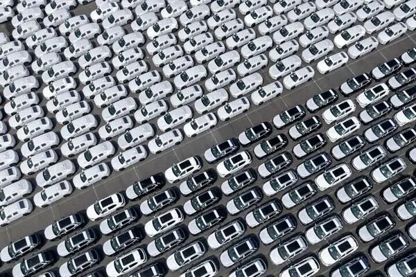 ترخیص خودروهای وارداتی متوقف شد