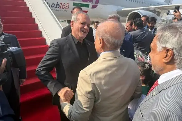 تصاویر استقبال باشکوه از رئیس‌جمهور ایران در پاکستان 