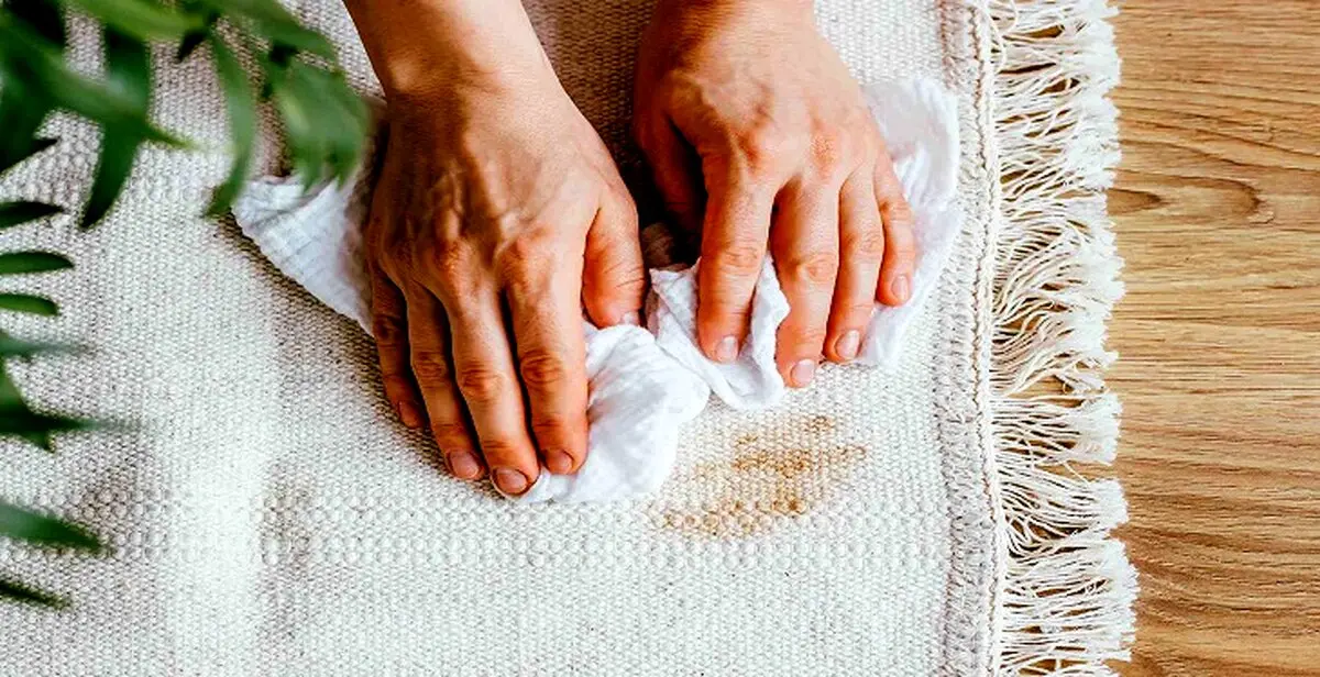 چند روش ساده برای پاک کردن لاک و لک از فرش و مبل