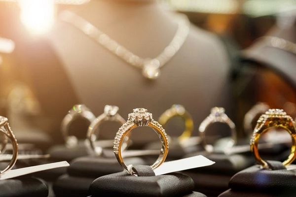 افزایش وحشتناک قیمت طلا و سکه امروز ۱۶ مهر ۱۴۰۴ | سکه 3/000/000 تومان گران شد