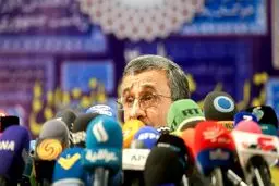 سایت اصولگرا: احمدی نژاد و تاجزاده دو روی یک سکه هستند