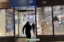 هجوم مردم وغارت فروشگاه‌ها در لس‌آنجلس