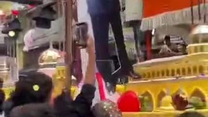 انداختن تاج گل بر عکس رهبر انقلاب و مراسم اعدام نتانیاهو در هند