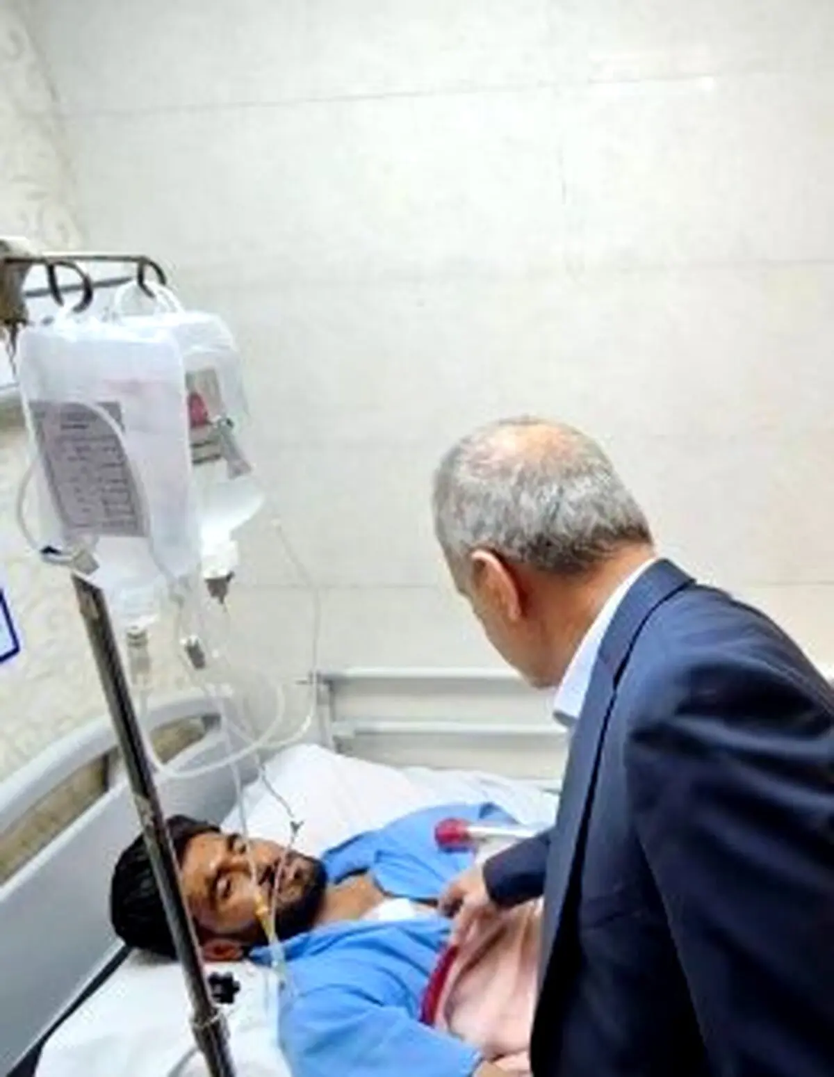 عیادت پزشکیان از مصدومان حادثه بندر شهید رجایی