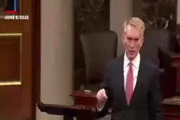 سناتور آمریکایی: تندیس قاسم سلیمانی در سرتاسر بغداد مرا آزار می‌داد!