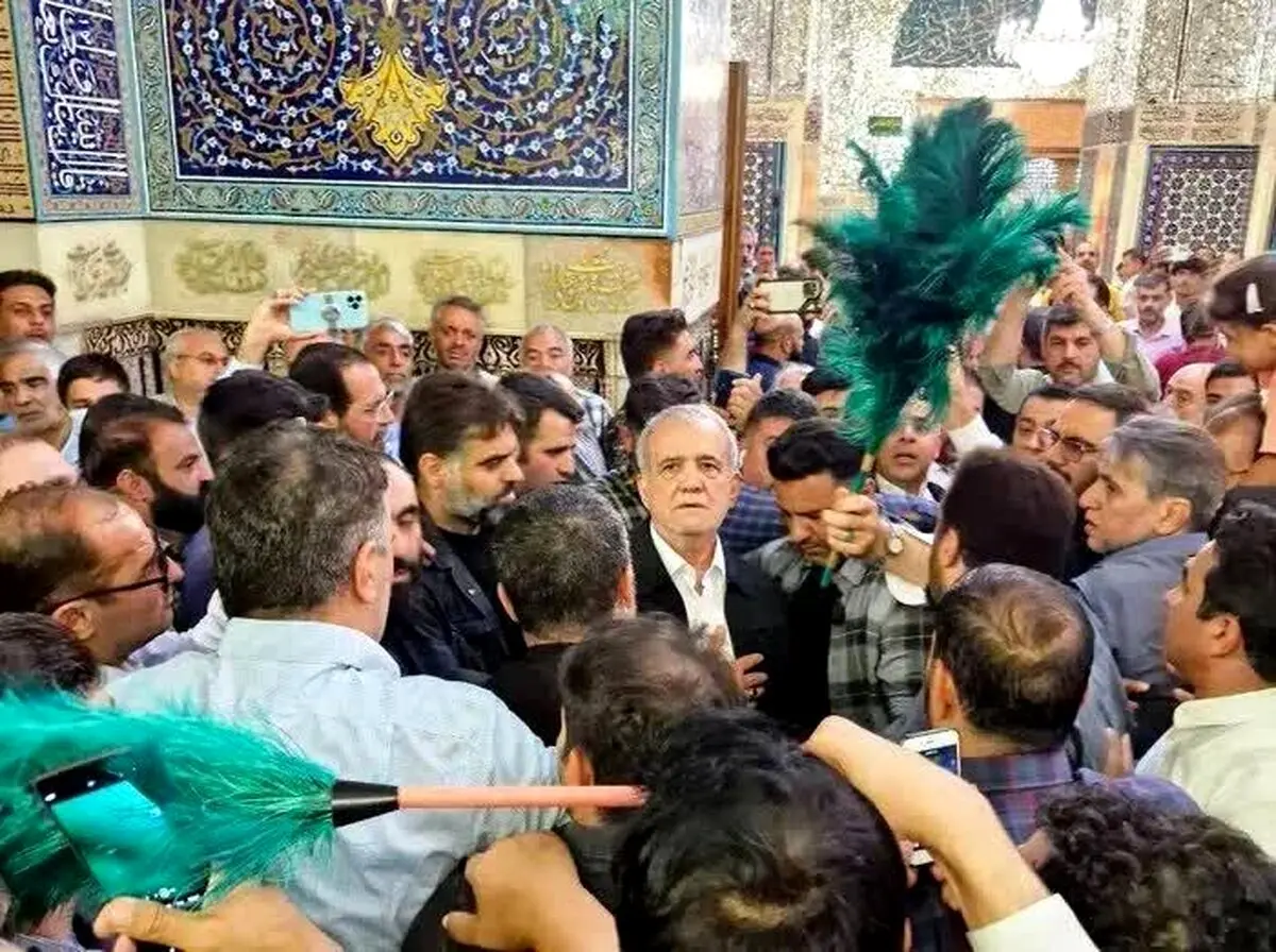 پزشکیان به بارگاه رضوی رفت + عکس