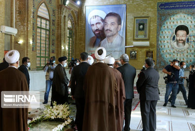 رئیس جمهور متخب در مرقد امام (ره)