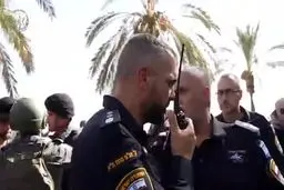 بیرون کشیدن اجساد نظامیان صهیونیست از کامیون در تل‌آویو
منابع 