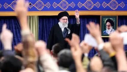رهبر انقلاب: قویترین ارتش دنیا ممکن است چنان سیلی بخورد که نتواند از جا بلند شود