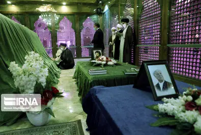 رئیس جمهور متخب در مرقد امام (ره)
