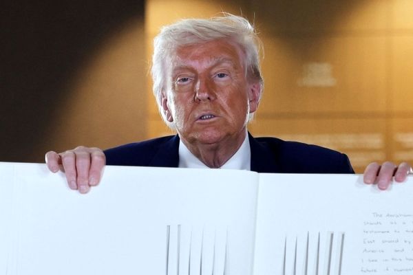 ترامپ در دفتر ثبت مجلس رژیم صهیونیستی چه نوشت؟