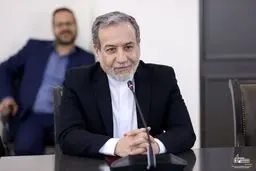 گپ‌وگفت عراقچی با گردشگران ایرانی در خیابان‌های ایروان