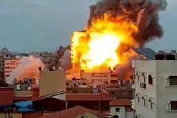  لحظه فرو ریختن برج فلسطین با بمباران هواپیماهای اسرائیل