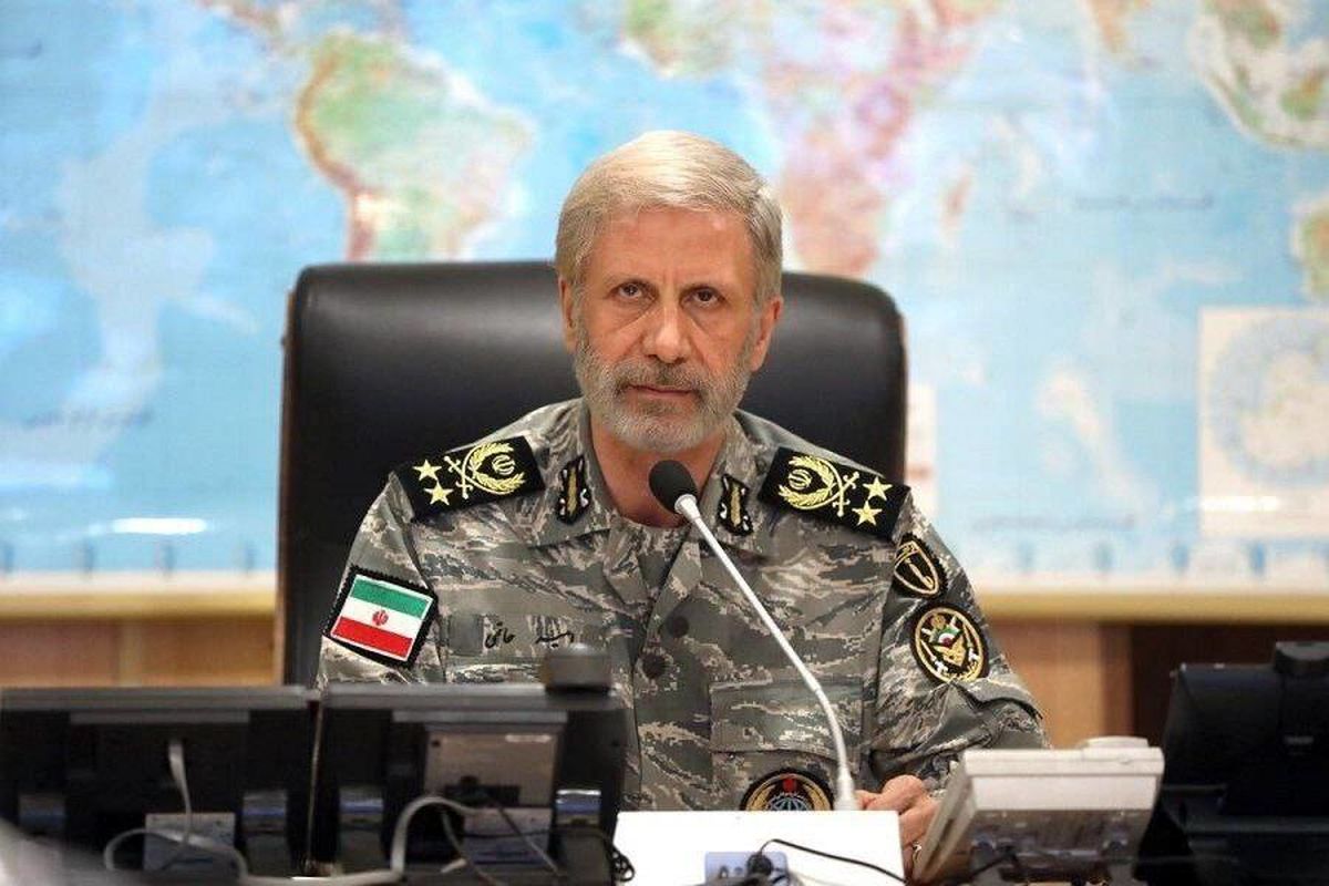 فرمانده کل ارتش: امروز نه برای شهادت، که برای پیروزی میجنگیم