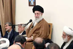 رهبر انقلاب: مسائل کشور را به این گفتگوها گره نزنید