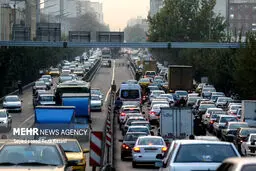 مشکل تردد در بزرگراه‌های تهران به دنبال بارش برف 