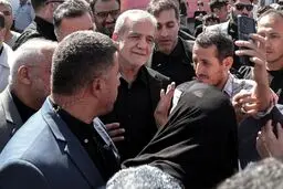 تصاویری از حضور مقامات در مراسم تشییع رهبر شهید