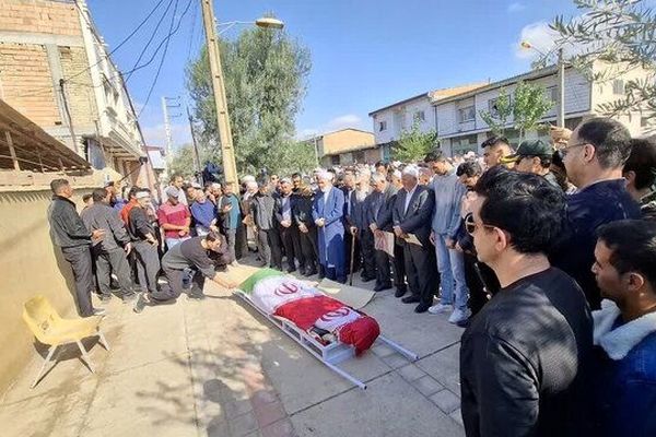  تشییع پیکر صابر کاظمی در آق‌ قلا + فیلم