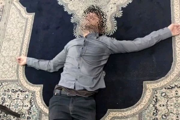 جزئیات ضرب و شتم یک معلم توسط پدر یکی از دانش‌آموزانش + عکس