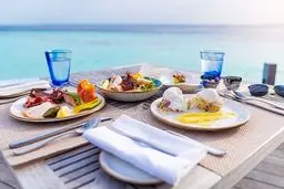 سرو علنی مشروبات الکلی در رستوران های تهران